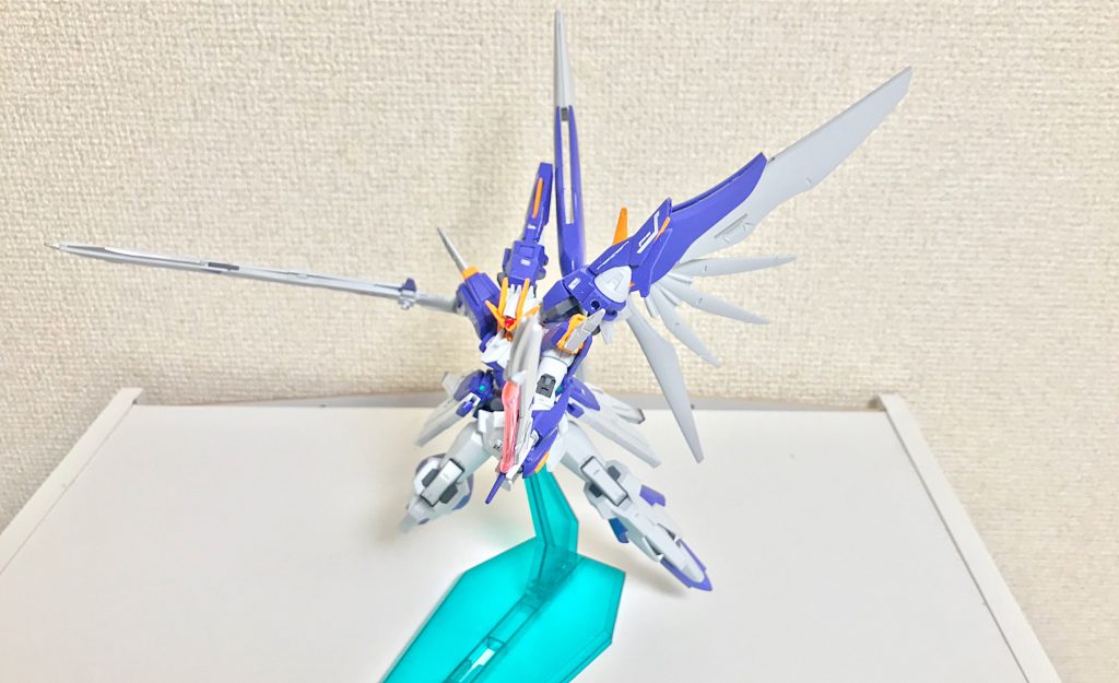 GNアロンダイト。平常時はGNドライヴに二基懸架されている対艦刀であり、ソードインパルスやデスティニーインパルスのように二刀流での運用が可能となっているが、連結機能はオミットされている。また本機のダイバーはあまり対艦刀での二刀流戦法を用いることはなく、二基用意しているのはなんらかの事情で喪失した時の予備という趣が強い。一応本装備を質量弾として投擲しても一振りは残る計算になるため、事と次第によっては容赦なくぶん投げられる装備でもある。