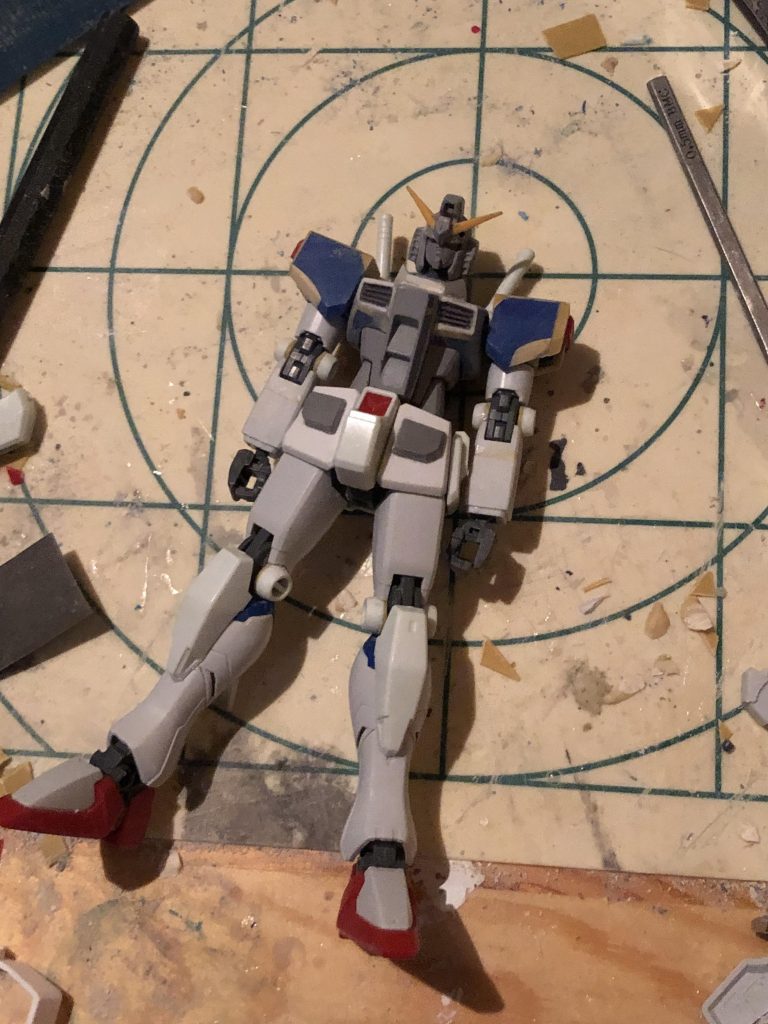 制作途中その2

腕部はデスティニーとインパルスをミックス。写真は無いですが、肩を後にHGUC Mk-2の肩をプラ板やパテでガッツリ改造してデスティニーに組み合わせてます

脚部はほとんどデスティニー
膝をリバイブガンダムから移植したぐらいでほとんどストレートです。前回インパルスでRX-78を作った際、膝がかなりの難点だったのでストレスなく作れました