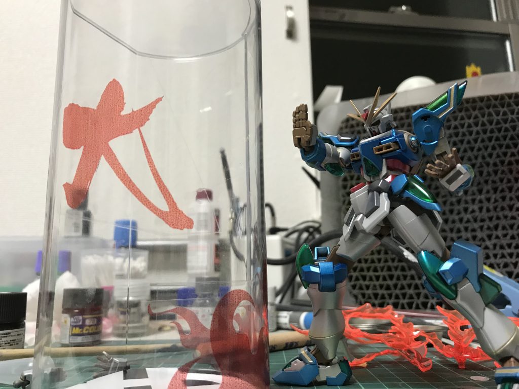 ビッグバンアターック!
セリアで買った円筒ケースに炎と石破天驚拳をイメージした「大」を配置