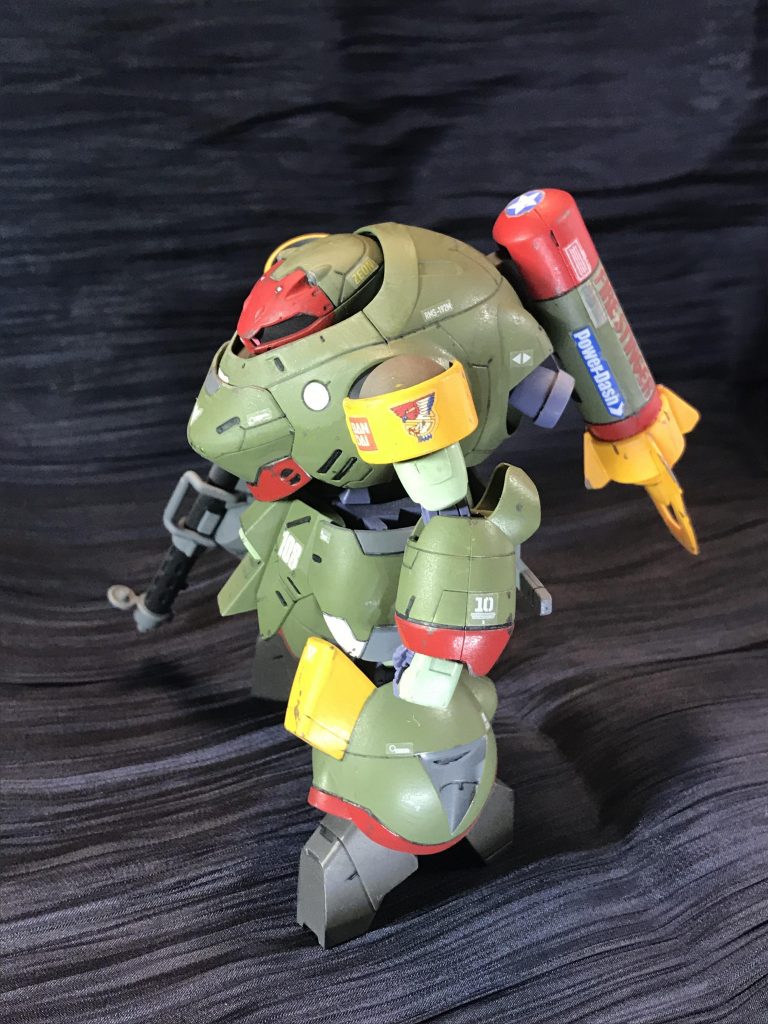 肩はリーオーのものにしてます。
太腿と膝関節部分は武器セットのものを使わず、マンロディのものをわざわざ移植してます。
二重関節だし元よりは多少違うかなと踏んだのですが、ほぼ無意味でした。