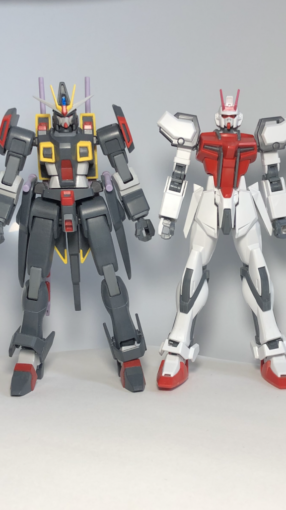 HGCEストライクガンダムとの比較です。
ストライクと比べると15年でのガンプラの進化はすごいと感じます。
映画化の話は監督も知らなかったみたいですね、上映されるとしてももっと先の話になりそうですが個人的に完全新作がみたいです。
最後までありがとうございました。