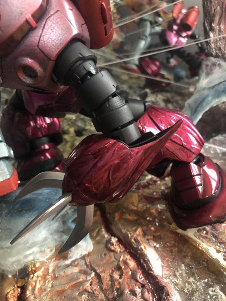 ズゴックの手と足は筋肉と血管をイメージして作りました。