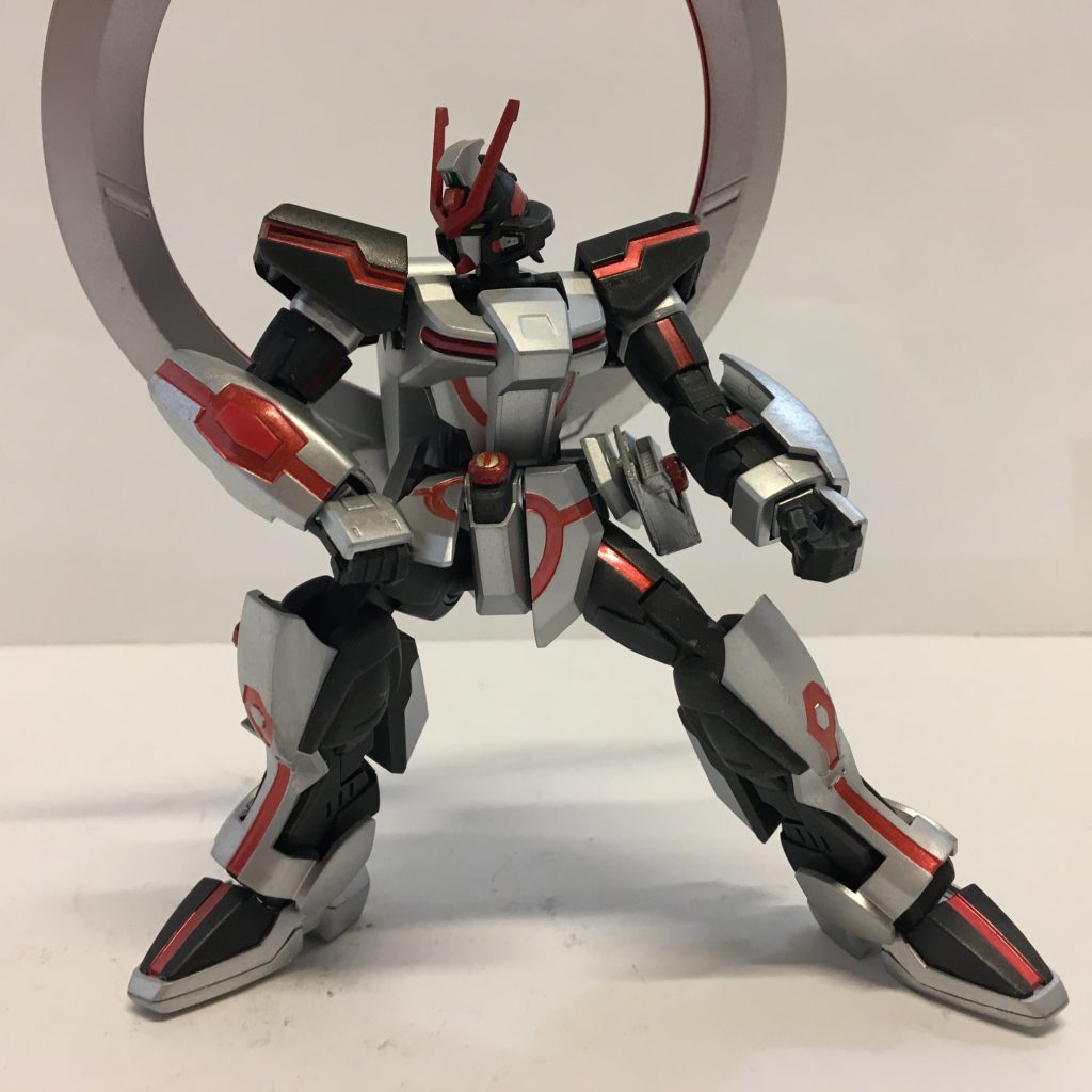 ファイズエッジは次の作品と一緒にレビューします。必殺技のクリムゾンスマッシュの構えのため、関節パーツ周りを慎重に削って大きく屈めるようになりました。