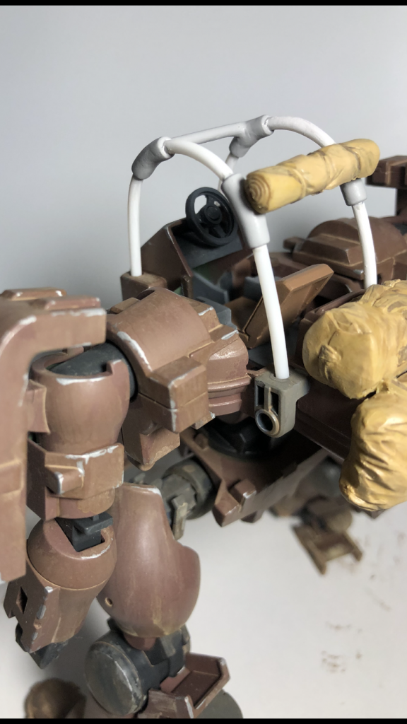 背面です、わかりづらいですが、ザブングルのウォーカーマシンをイメージして作ったのでハンドルを付けました。