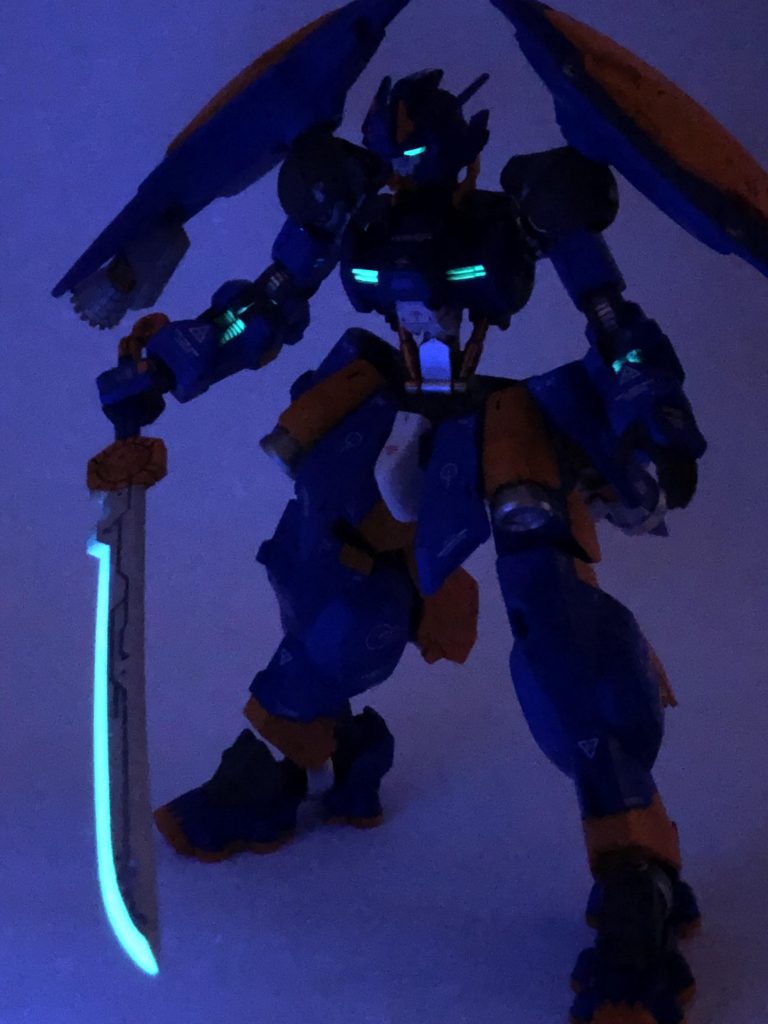 うん、カッコいい。光らせて正解でした。