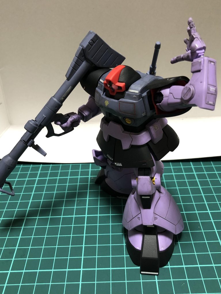 古いモデルなので稼働域は少ないが重量感は申し分無しの良キット