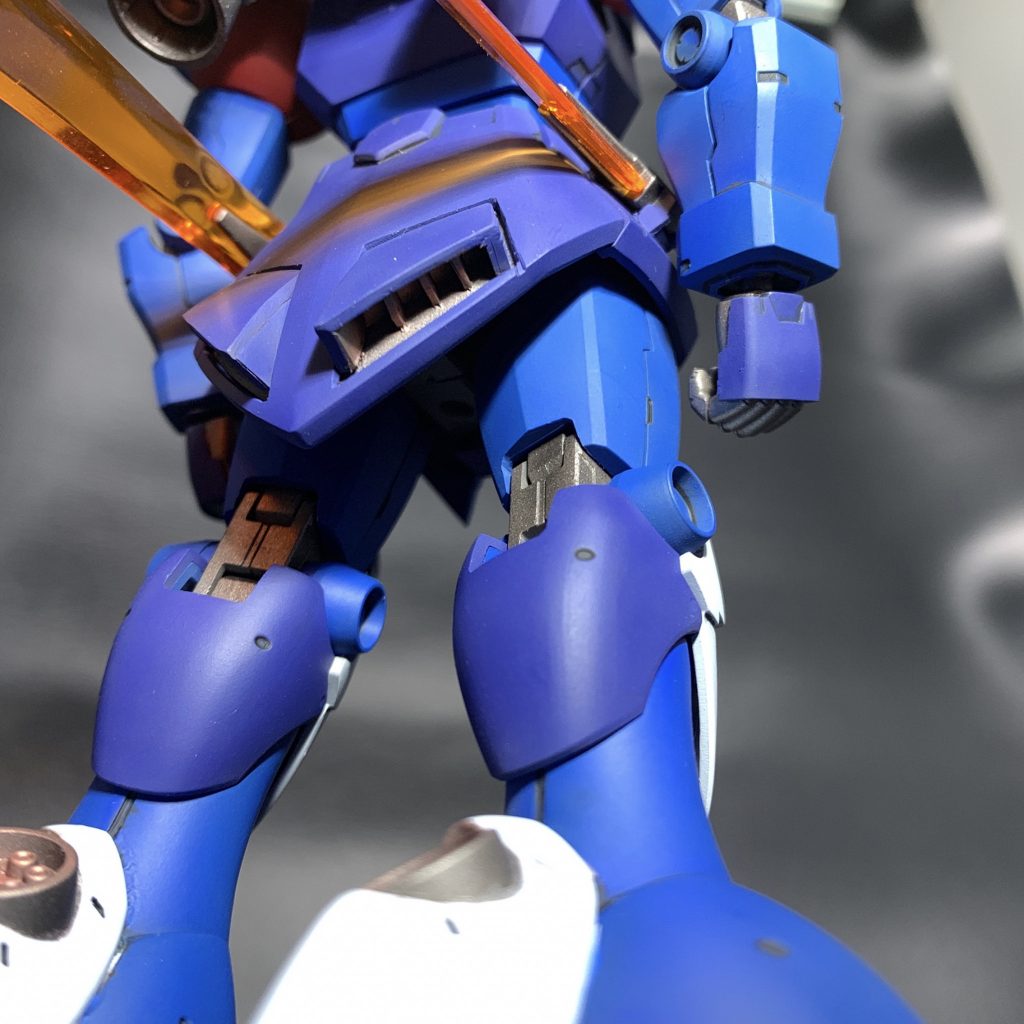 リアスカートを開口してスラスター仕込んでます