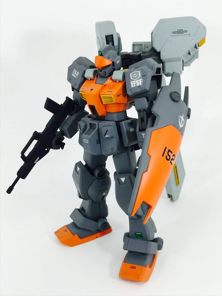 ジムカスと言っても、実際は
ヘイズル2号機にジムカスの
頭を交換しただけの お手軽
ミキシングです。(^_^)