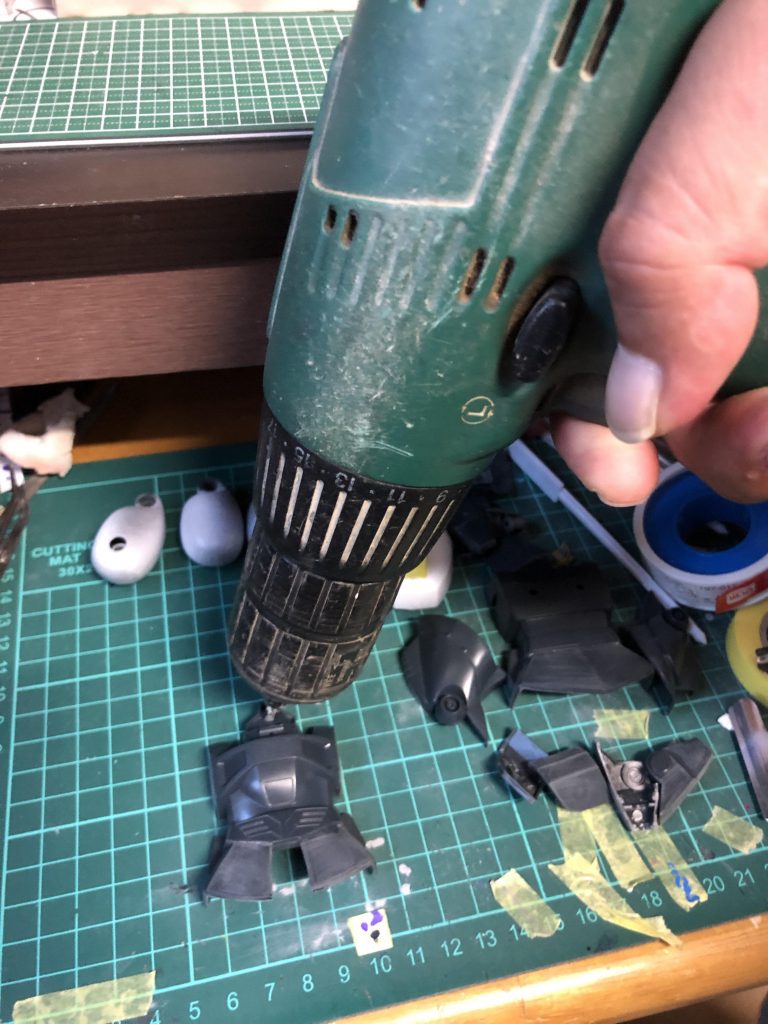 目目に穴あけました(°▽°)