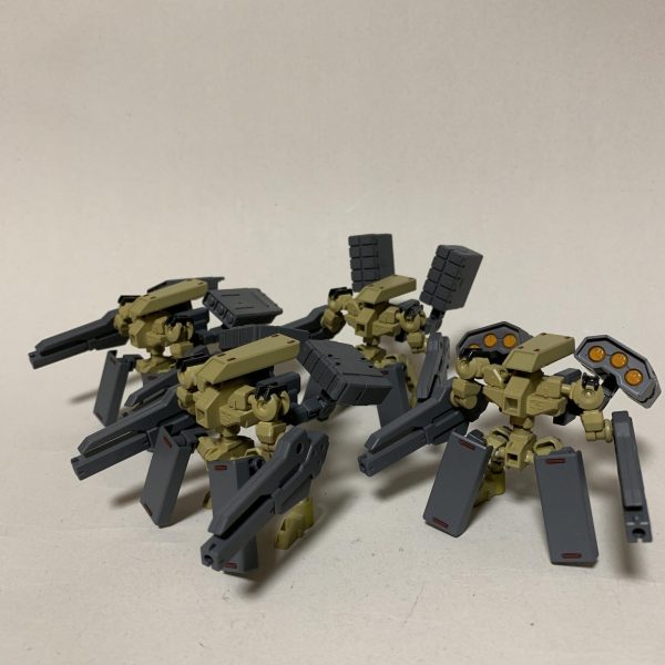 鋼魔獣 クジャク