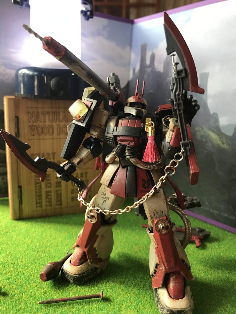 ヒートホークはシナンジュのものを分解。鎖をつけました。ハンドクラッカーはシュツルムファウストの先端を使用しています。