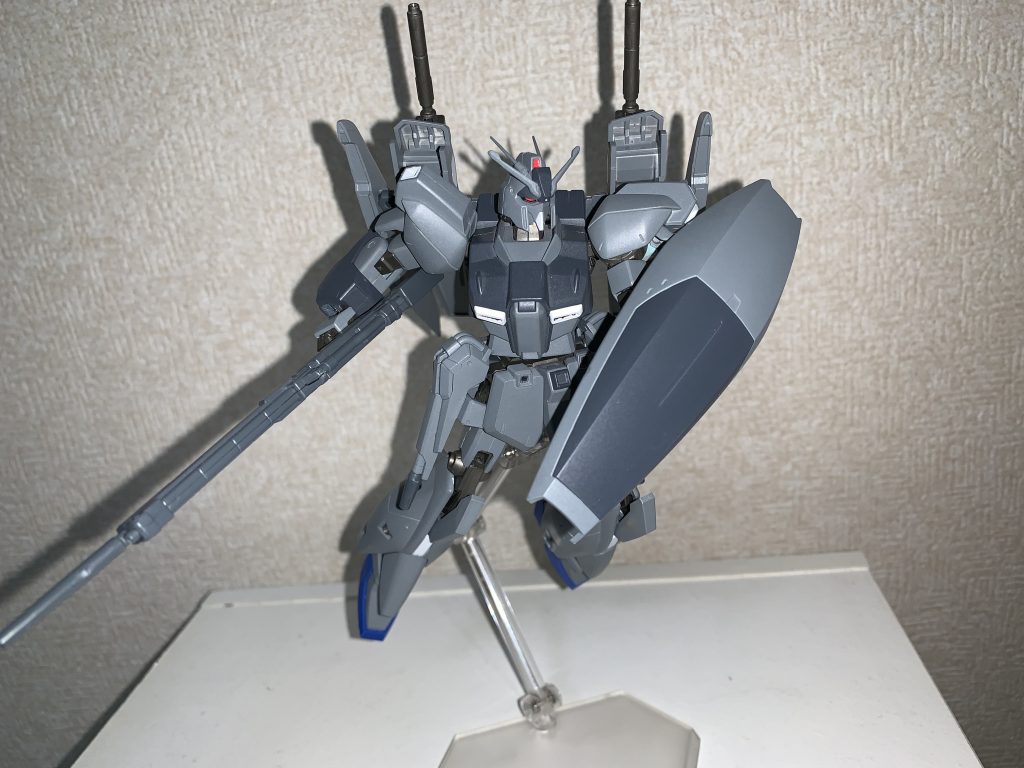 可動範囲は10年近く前のプラモなので仕方ないかと