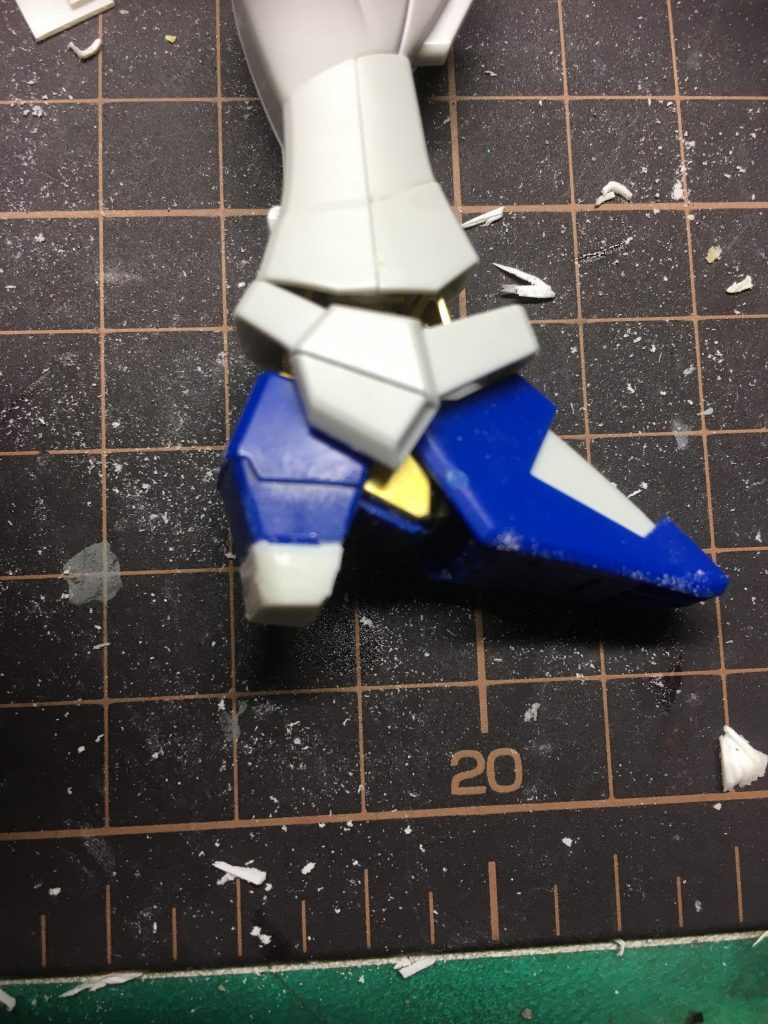 かかとを、0.3のプラ板を7枚はりかさねた2.1センチのブロックにしてヒールみたいにしてます!