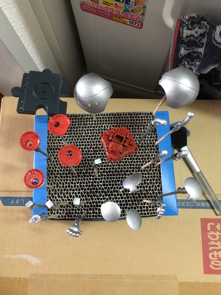 下地のシルバー