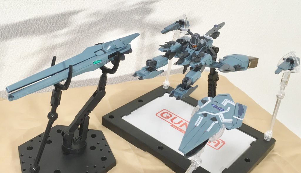 設定通り、艦体中央ブロックのセンターハル、ARMD-Rガンシップ  、ARMD-L空母、移動砲台艦BASTER-R・BASTER-Lの５隻に分離しての行動も可能。