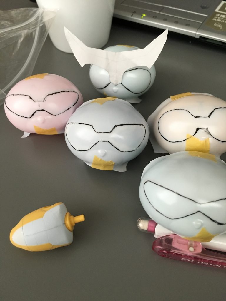 目の部分はバキュームフォームして、あとから取り付け