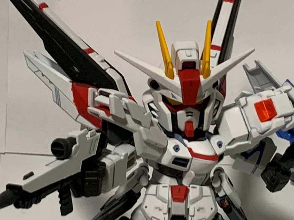 PHASE-07 フェイスアップ頭は無改造です。胴体はMrカラーGXのクールホワイトで塗装。肩の追加パーツのおかげで情報量も増してます。