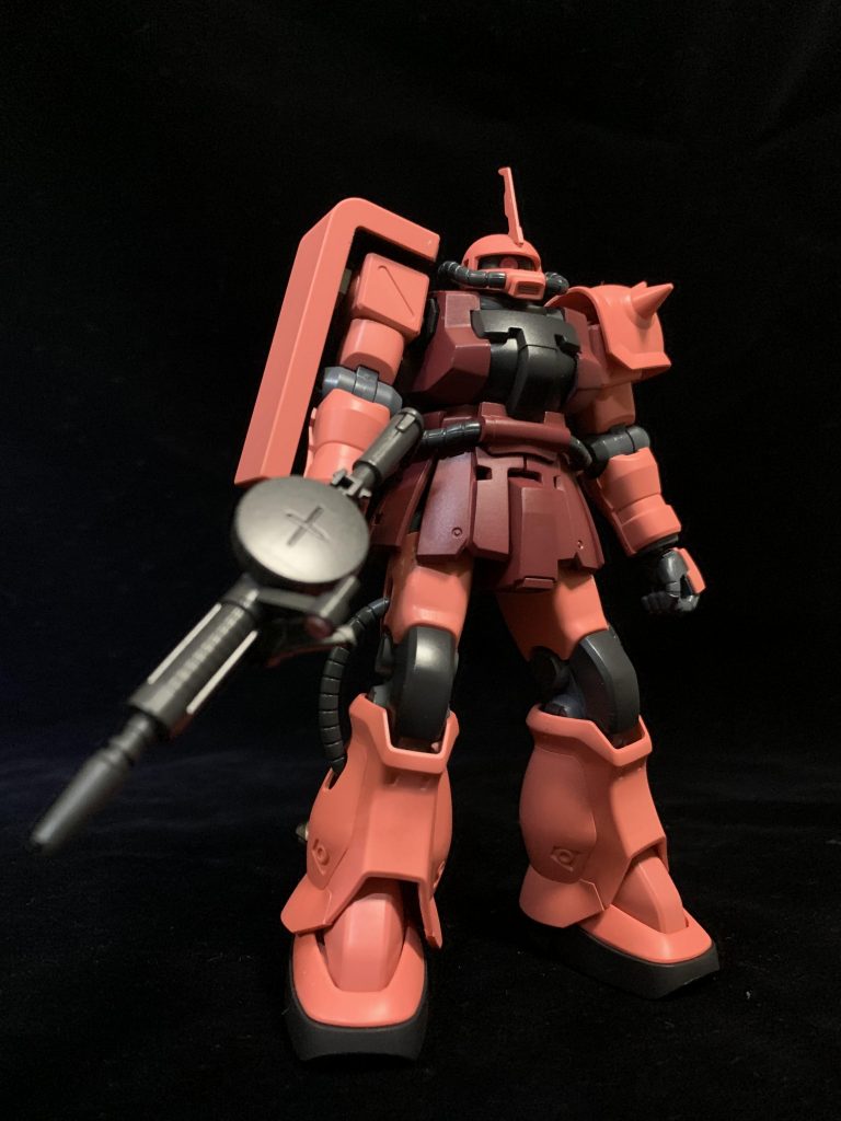 ザクF2のキット内にもS型の角は付いていますが、敢えて残っていたRG量産型ザクの角を使用しました。ちょっとサイズがでかいかも…?笑