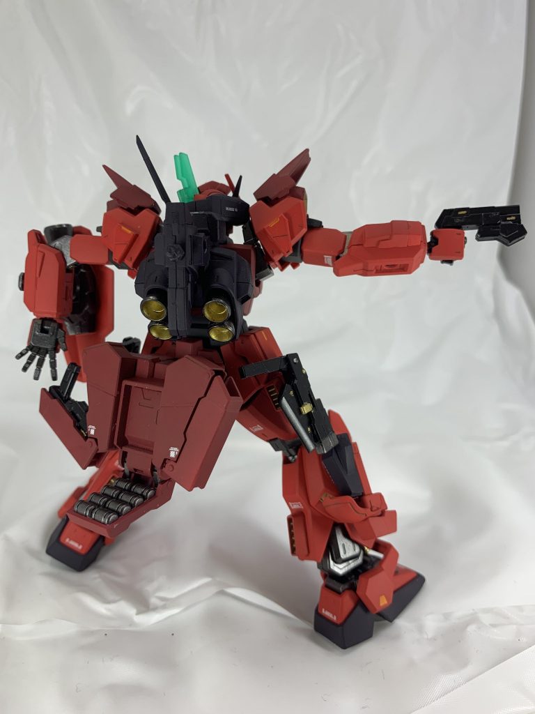 ウェポンラック
ミサイルと小型ビームピストルを装備。長期戦や乱戦、拠点攻略時に装備する。