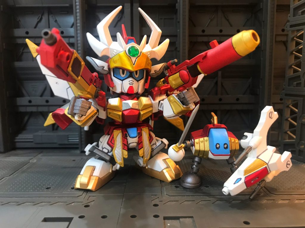 天地は武器多めで遊びがいのあるキットです。ちなみに、見てわかる通り、光亜兵衛も頭身を少しあげつつ、脚にジョイントを仕込んでので、ポーズがとりやすくなってます。