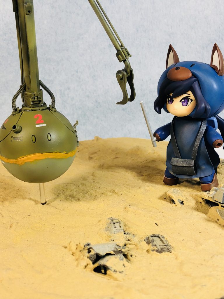 アヤメルさんと下半身のハロ
当初キャラッガイ アヤメさんの頭を使って
女性ビルダーの作品を作る予定でしたが
クマヘッドを使ったクマコップが完成し、
丸々残ったのでエディくん風に改造しました。