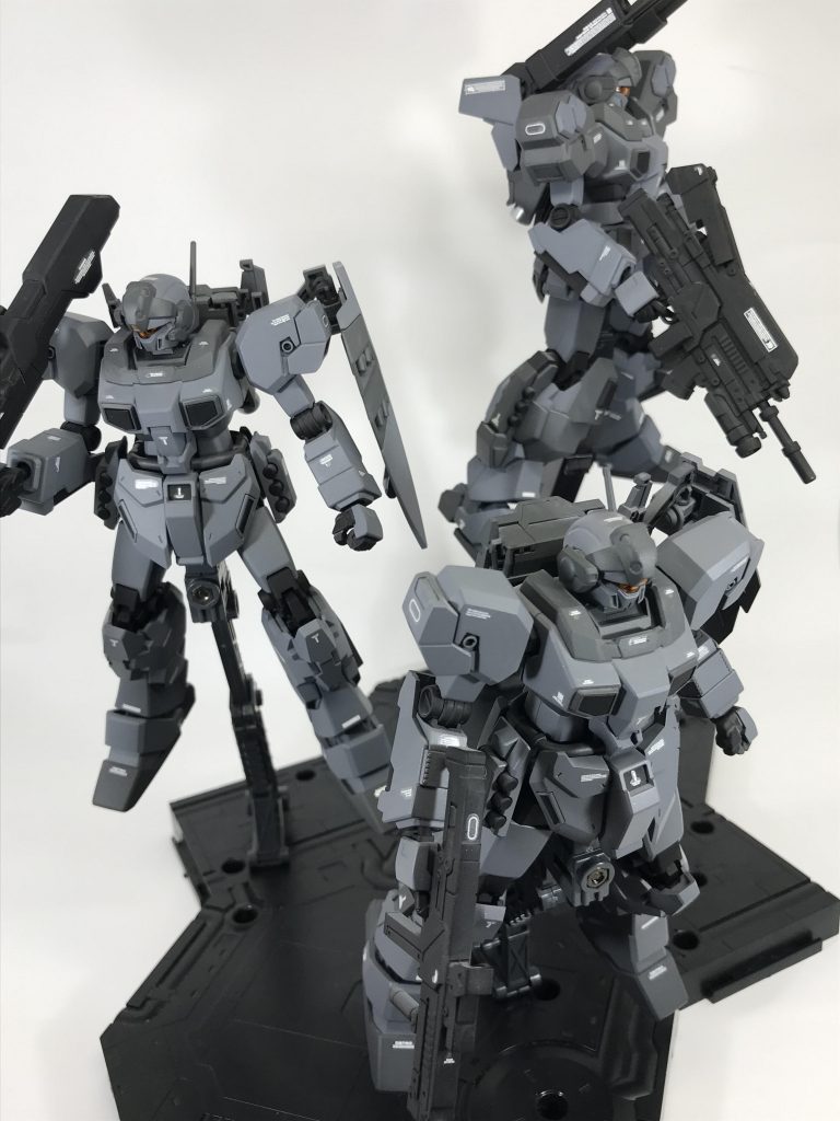 哨戒中をイメージして撮影。