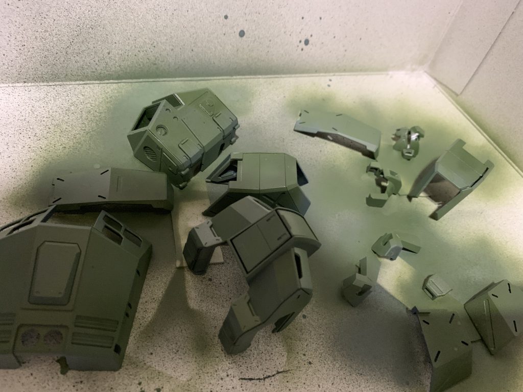 ガンマカエアブラシ。いい加減ネコの手ステーション買えよっていうw
数回にわたり重ね塗りしました。