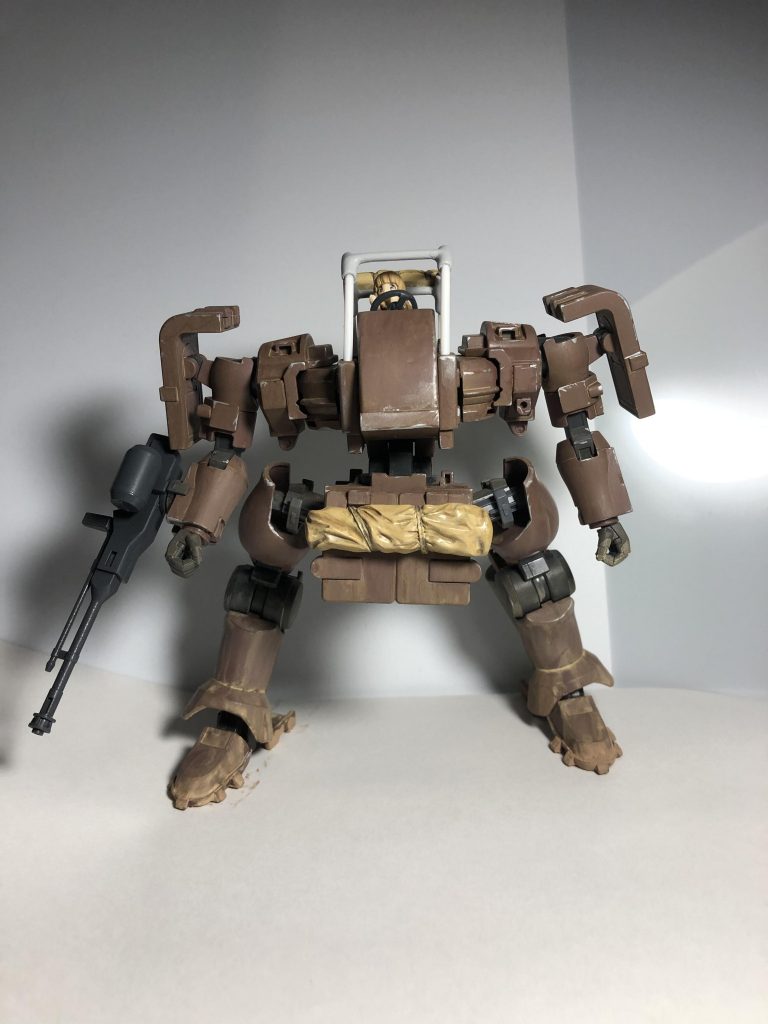 前面です。全体的に歪みが…腹部の接続部も弱めで微妙に傾いてます。
部品も付け忘れが結構あります。