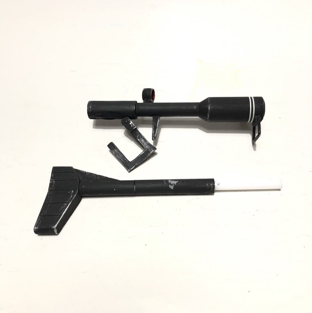 小学生ぶりに作った1/100ドム。

バズーカの分割して伸縮する様にしてグリップも稼働させました。

それにしてもこのキットスタイル抜群！
色々モールドもなくシンプル。

それがいい。

スタイルを直したのは股関節をハの字にしただけ。

ほんとそれだけ。