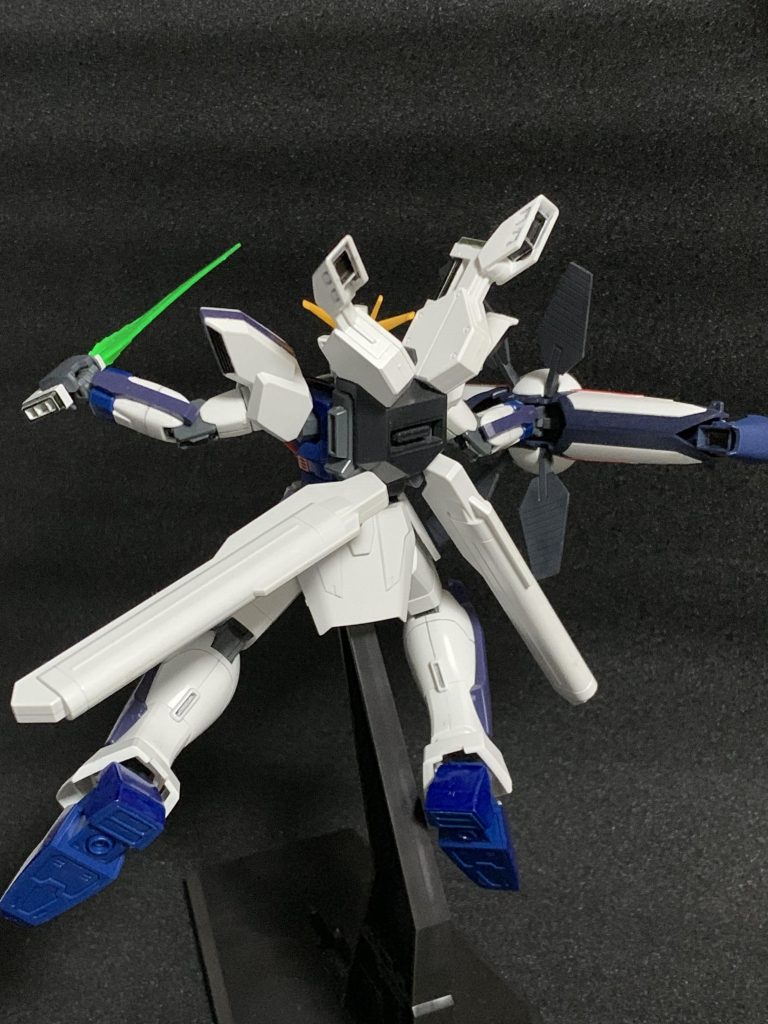 最後に背面から。
Xの意匠を元機体から引き継いで取り入れてるのも、個人的に好感度高いですね…！