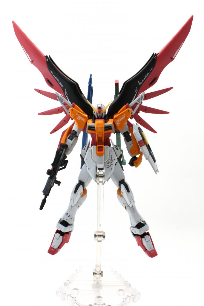 脚先はRGウイングから移植し、接続の為にデスティニーの基部と融合させています。
さらに踵部分はヒール形状に変更しました。
その分足が長くなり、スタイルが良くなったと思います。
腕は特に変更はしていません。