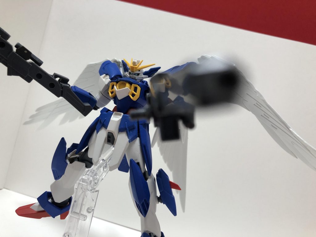 ウィングゼロの改良型
改良型ツインバスターライフルを扱うため、関節などが強化されている
機体出力も向上しており機動性がアップしている