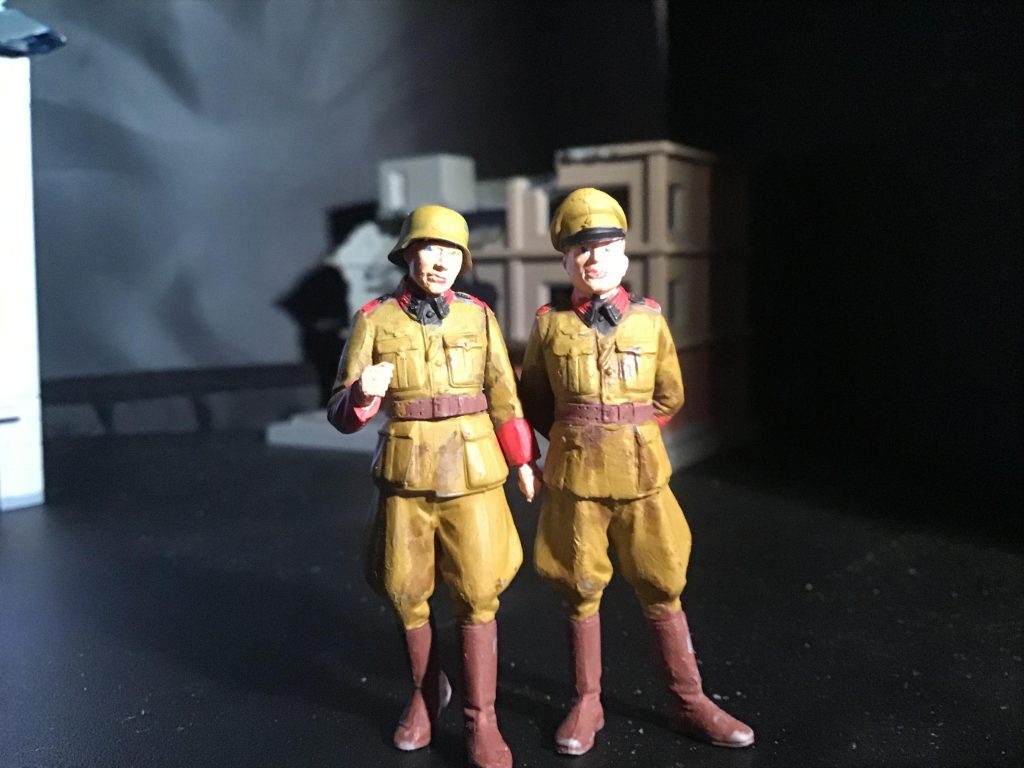 今回は連邦将校を真面目に塗りました… もち、いつもの1/35のタミヤのドイツ兵