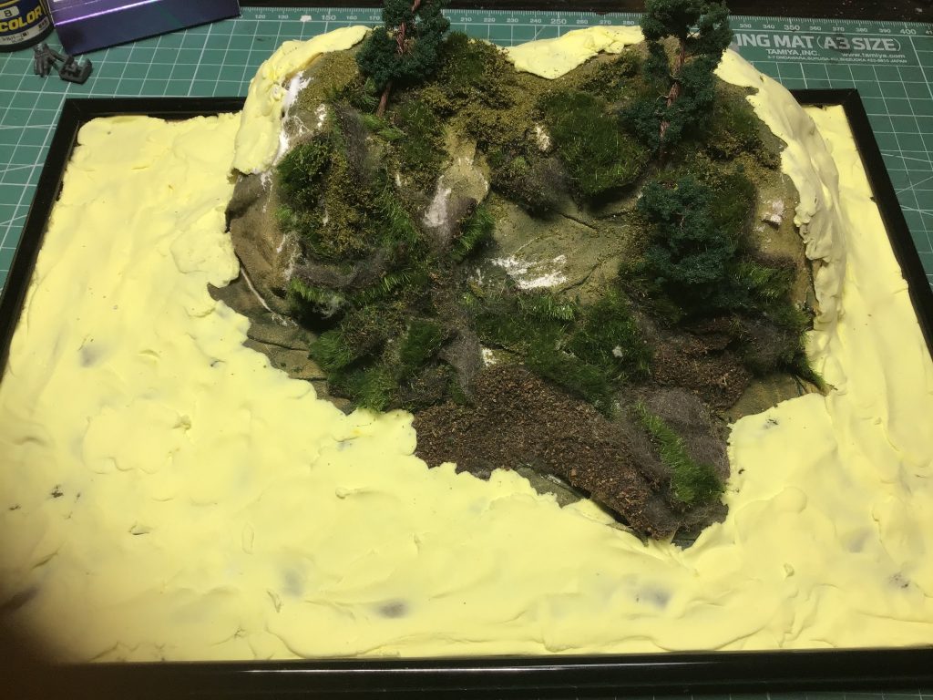 前にバーニーザクで使ったジオラマをほぼ100均で完成させました