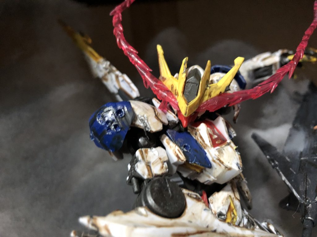 目は他のガンプラのビームサーベルに切り込みを入れ流用。