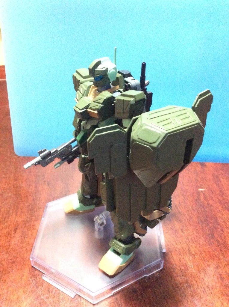 モビルスーツモードです。ほとんどジムストライカーで胴体の中身はゼータです。