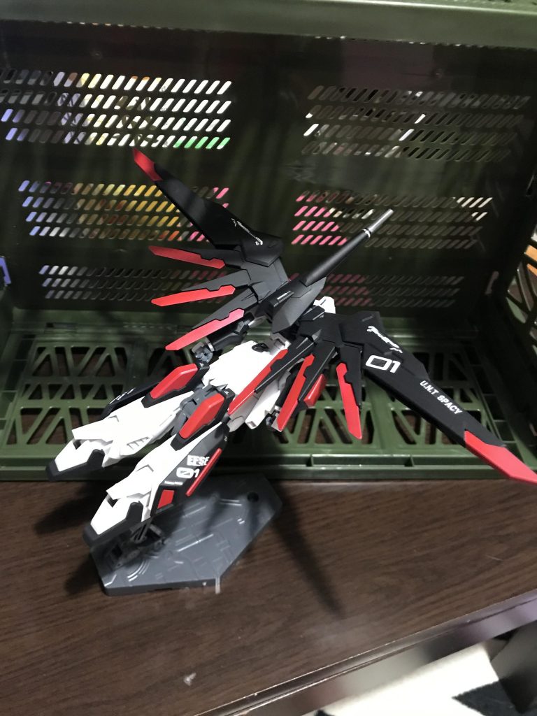 UC0098、ゼータガンダムの後継機
ZⅢという位置付けの機体という妄想であります。