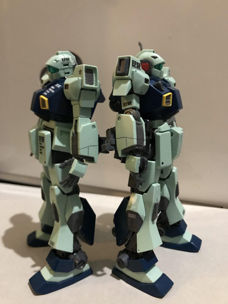 元素体と比べて
30MMの肩部と肩装甲用のパーツを使っているため、肩が上がって見えますね
肘部はネモのパーツが付かなくてジャンクを漁った際にユニコーンを発見
切削したら良い感じに付きました
スネ部の設置位置の変更や股下の変更をしたことにより若干全長も高くなっています