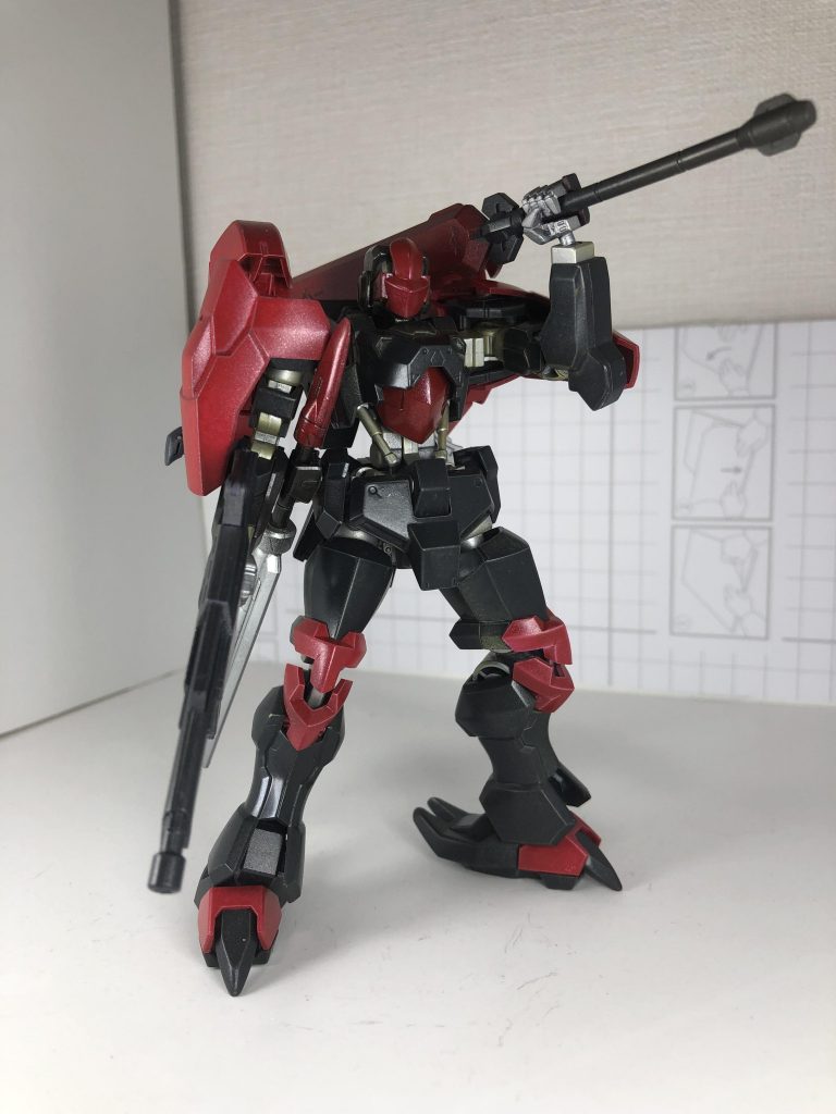 武装は紫電のライフル。完成後追加したソードメイス