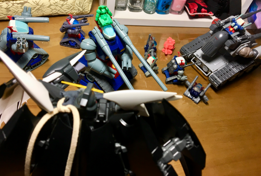 ヘル：おい、タンク。どこに行くんだよ
タンク：えー、きいてないの？
ヘル：なにを？

タンク：今日はガンタンク集会の日だよ

ヘル：*ガンタンク集会の日？？？*