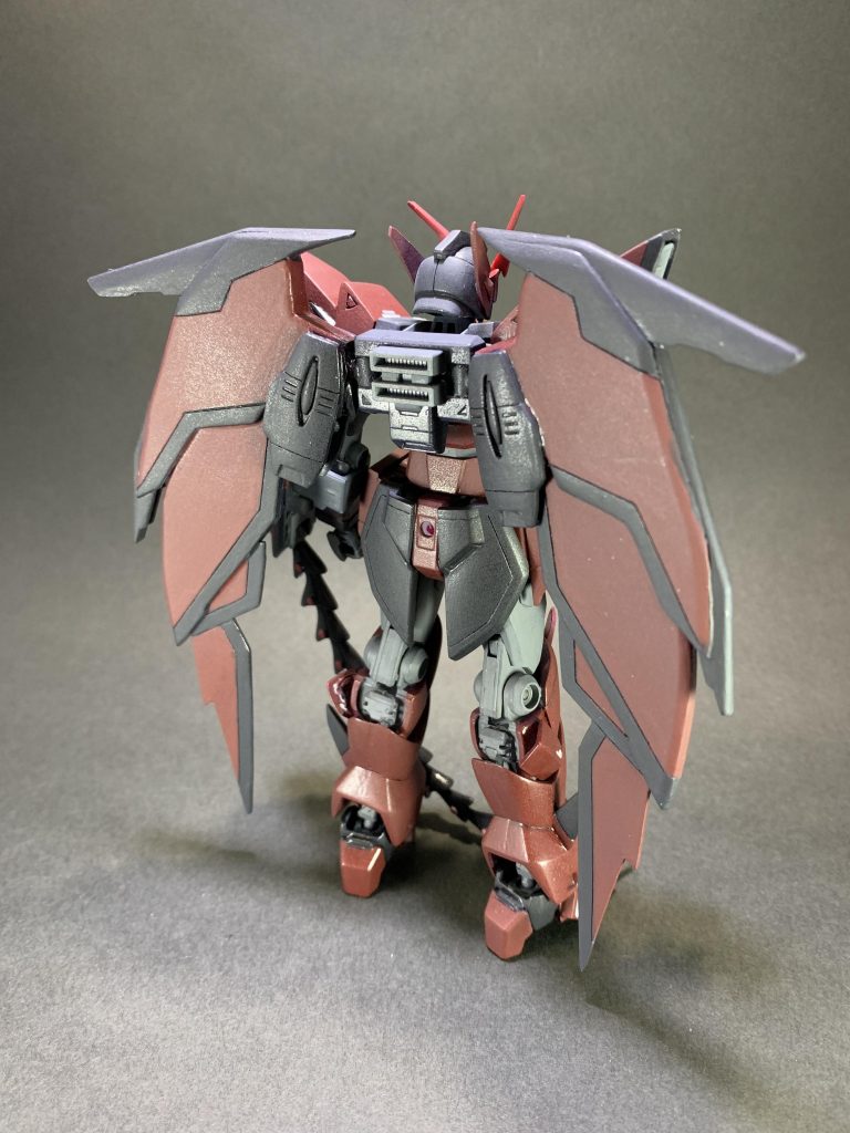 背面 羽は旧キットを元にプラ板で制作しました