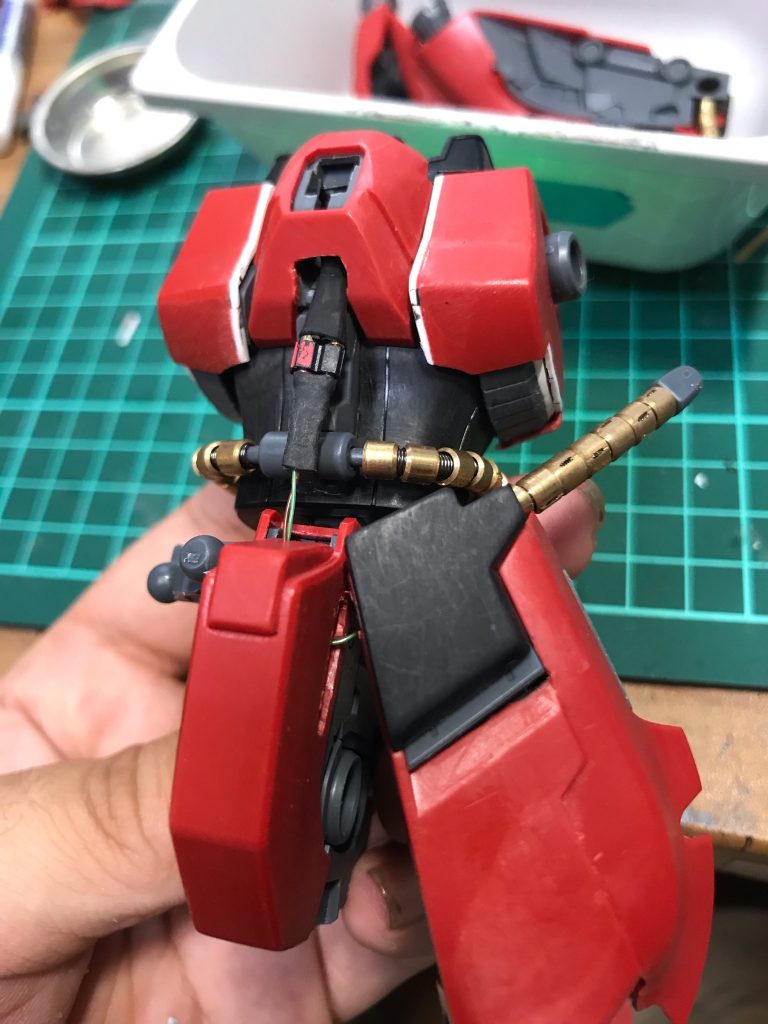 モノアイの電飾の配線