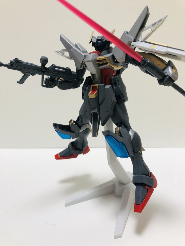 装備はビームライフル
           ビームサーベル
           ビームブーメラン
           シールド