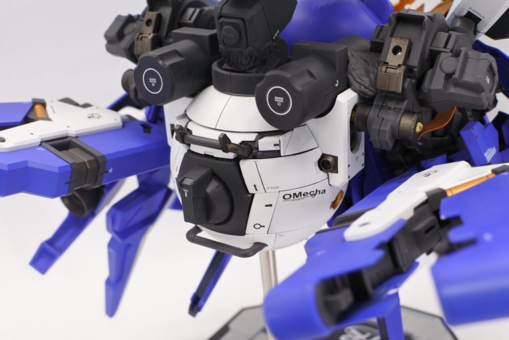 背後のダイダロスユニット(ボール)からプチッガイや、各装備の軸となっております。