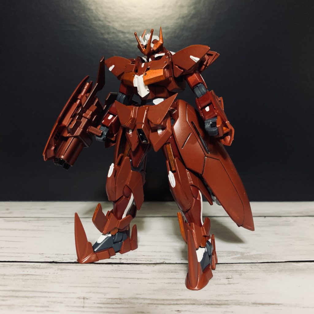 アンテナは蟹の触角を、腰のサイドアーマーなどは甲羅をイメージ