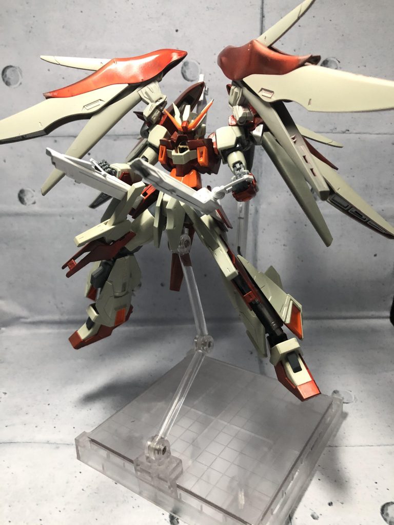 エネルギー砲は腰に装備させました。