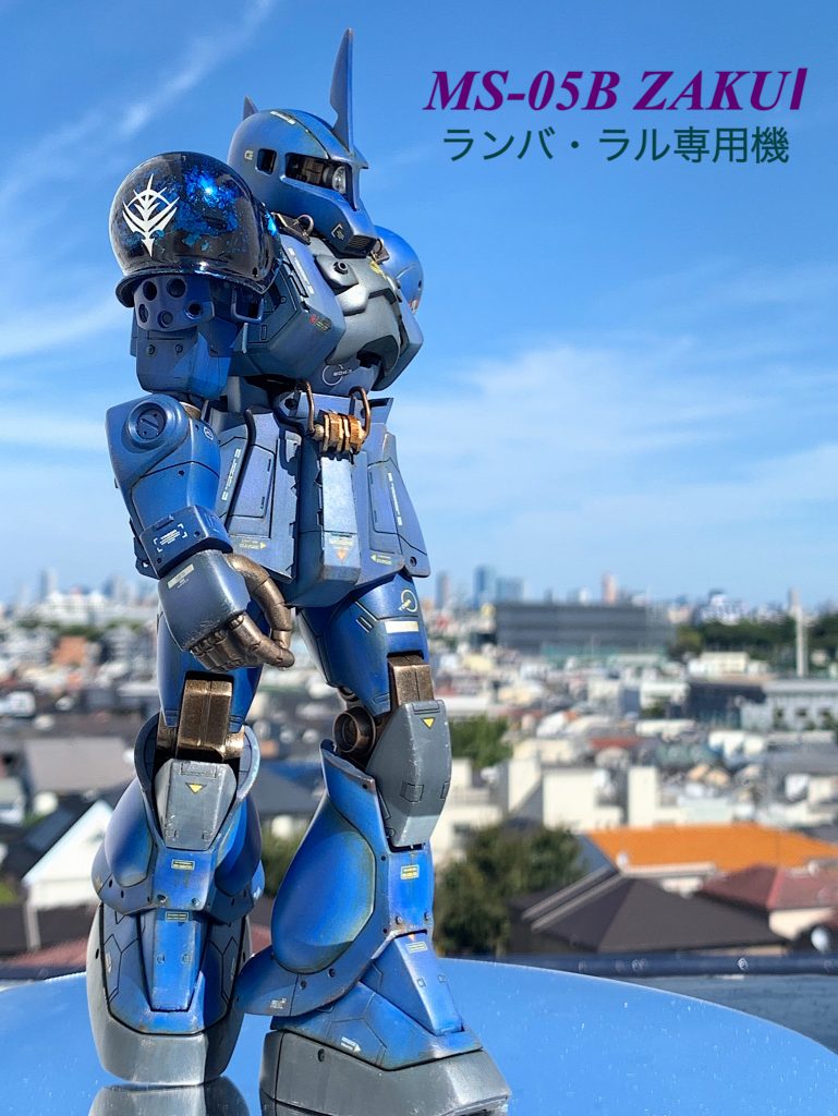 歩き始めから第一歩迄の間、静と動の間を切り取ったポージングを意識してます。