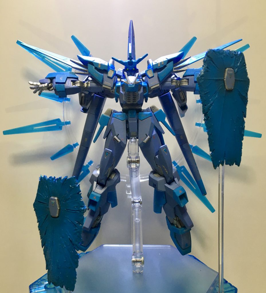 ファンネル展開！

SIRIUSに装備されたファンネル16基の全展開状態
AGEFXに装備されているCファンネル14基に加えて本機のオリジナルとしてビームシールド・ファンネル2基

本機はF91をベースとして小型で高機動であるため、攻撃に対して回避をするというスタンスであるのだが、それでも防御しなければならないとき、味方を守るためにビームシールド・ファンネル2基が装備された。