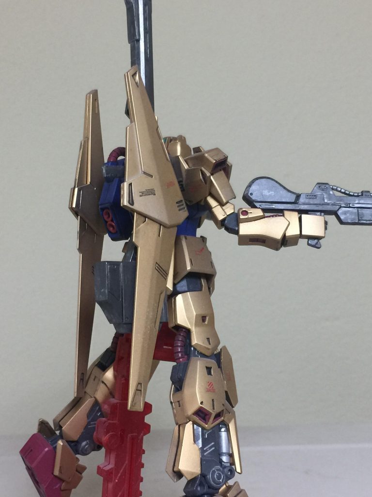 右斜め アピールショットです。
百式の塗装は MR.カラーを
使用しました。
この頃は ガイアカラーを
使用しませんでした。