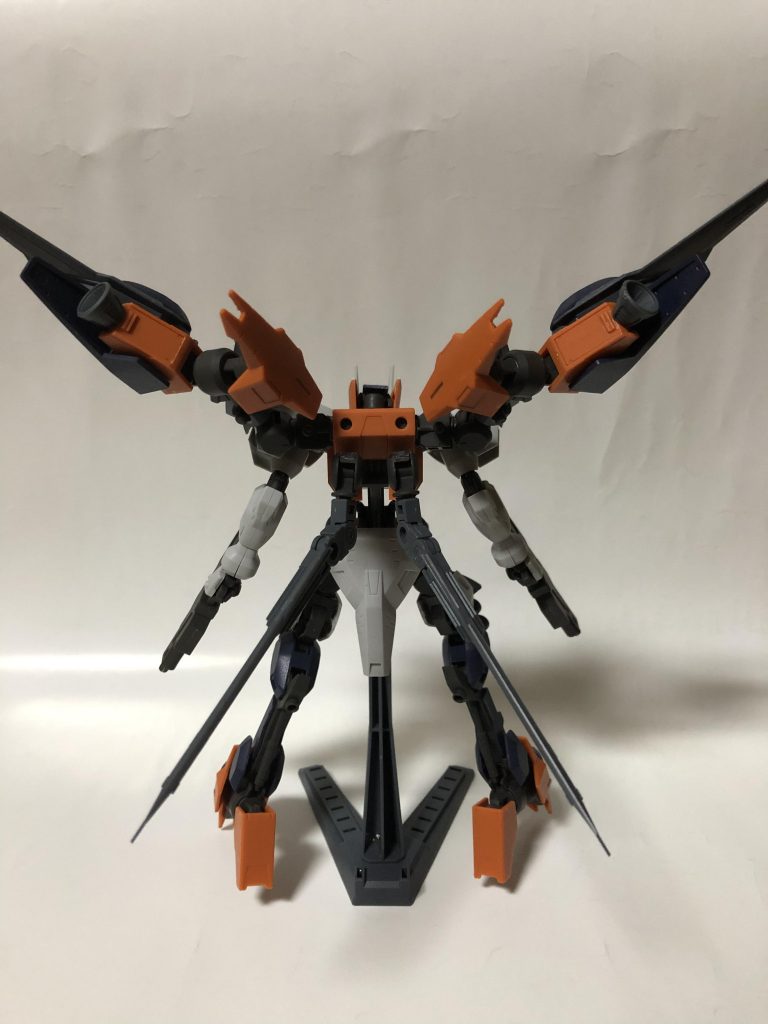 側面と背面です。
バックパックはユーゴーの足首を使用しました。個人的には上手く作れたと思います。